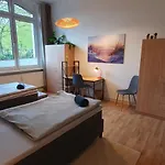 Janpartment - Geraeumig - W-lan - - Garten - Entspannung - Zentral - 10 Min Wv-werk - Carport - 24h Checkin דירה