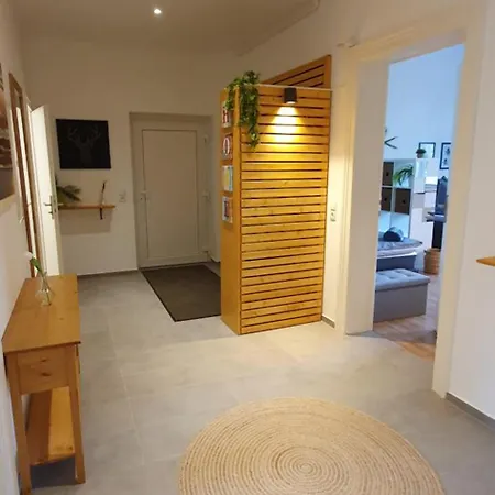 Lejlighed Janpartment I Grosszuegig I Wintergarten Mit Blick Ins Gruene I Garten I Highspeed Wlan I Ruhige Lage I 10 Min Vw-werk I Carport I Grosse Betten I 24h Check-in Wolfsburg