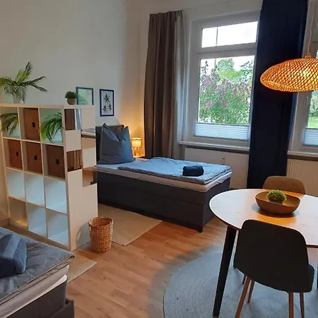 Janpartment I Grosszuegig I Wintergarten Mit Blick Ins Gruene I Garten I Highspeed Wlan I Ruhige Lage I 10 Min Vw-werk I Carport I Grosse Betten I 24h Check-in