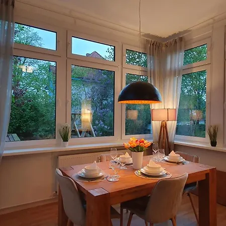 Janpartment I Grosszuegig I Wintergarten Mit Blick Ins Gruene I Garten I Highspeed Wlan I Ruhige Lage I 10 Min Vw-werk I Carport I Grosse Betten I 24h Check-in Lejlighed Wolfsburg
