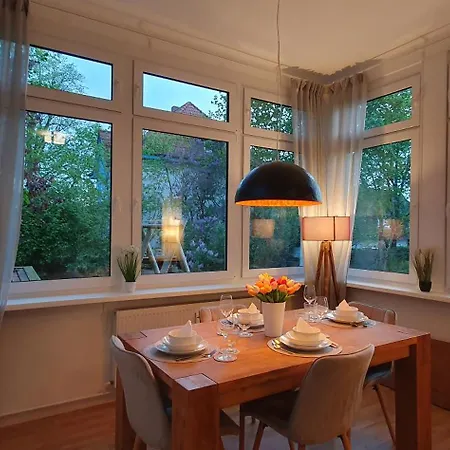 Janpartment - Geraeumig - W-lan - - Garten - Entspannung - Zentral - 10 Min Wv-werk - Carport - 24h Checkin Apartment Wolfsburg